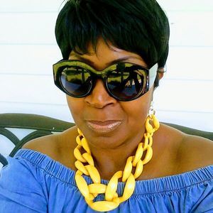 Meet your Posher, Felicia